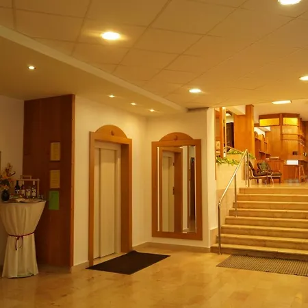 Otel Komfort Platan