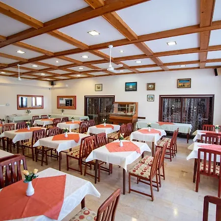 Hotel Komfort Platan Harkan
